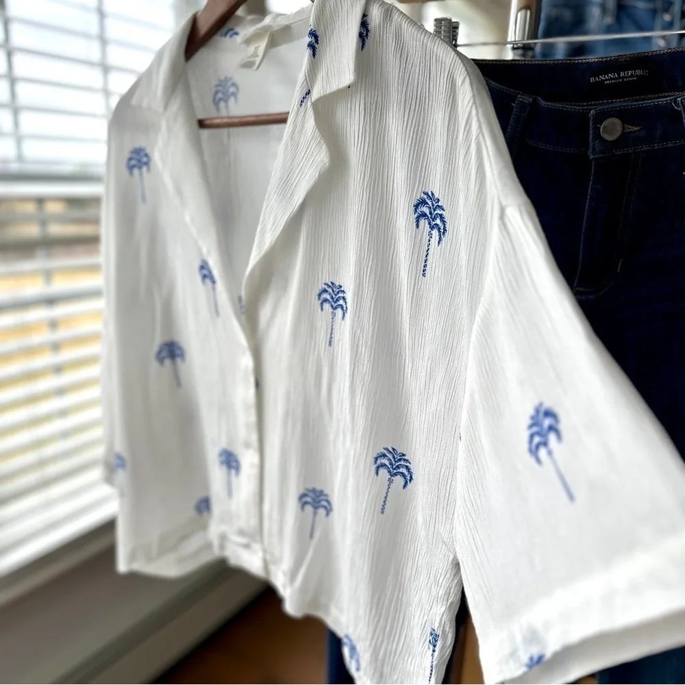 H&M  button down shirt, cropped & oversized, with dolman cut 3/4 sleeves - Picture 2 of 10
